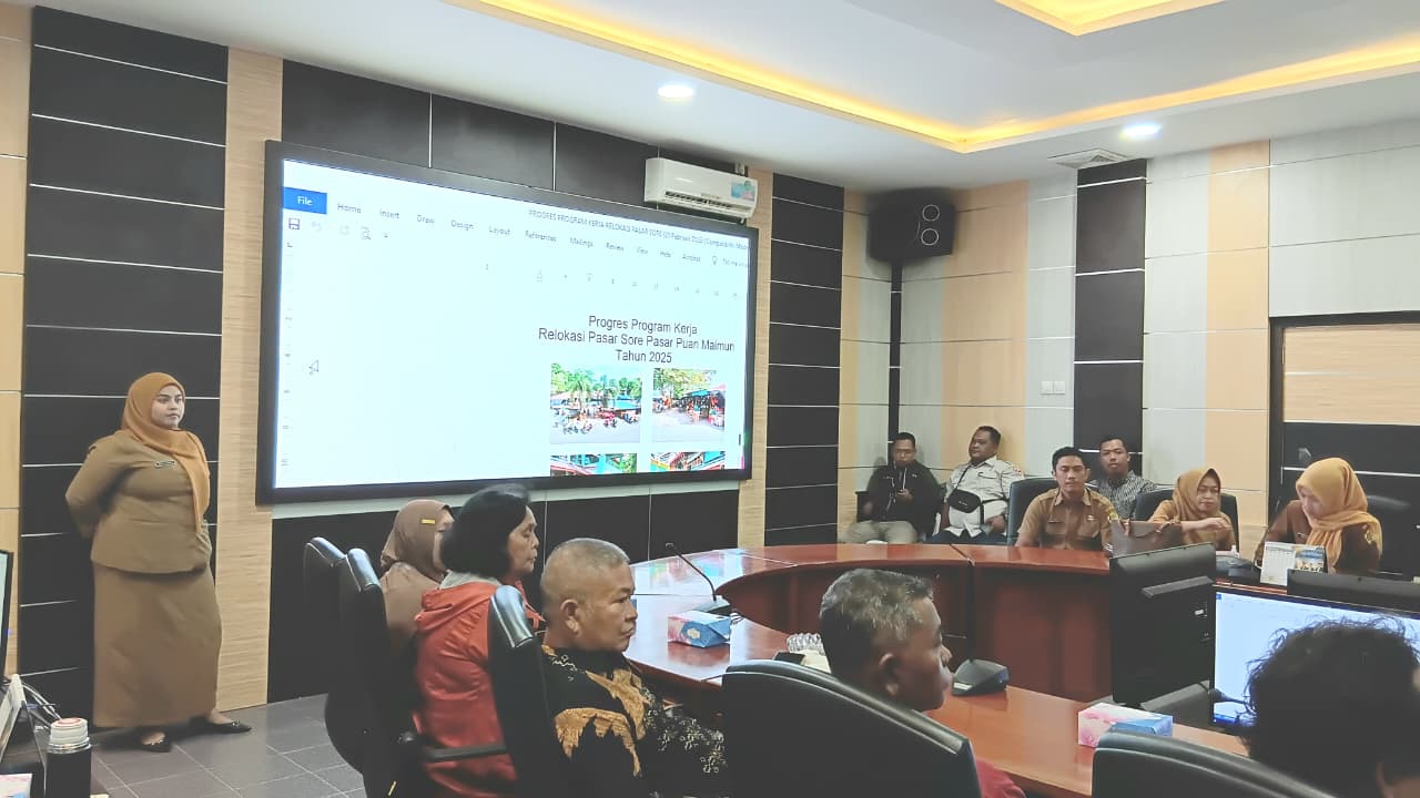 Komisi II DPRD Karimun Menggelar Rapat Dengar Pendapat Umum guna membahas Rencana Relokasi Pedagang Pasar Sore Puan Maimun Karimun, Selasa 31 Maret 2026